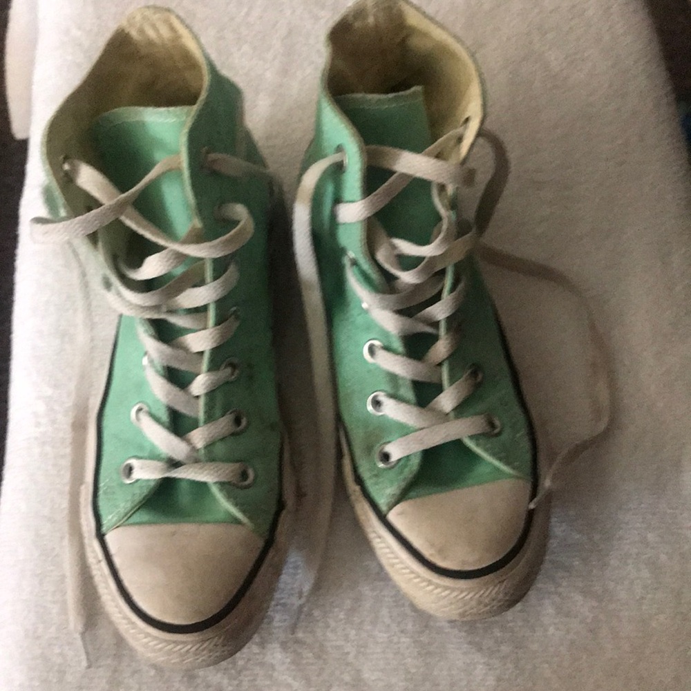 Size 7 women’s teal high top converse